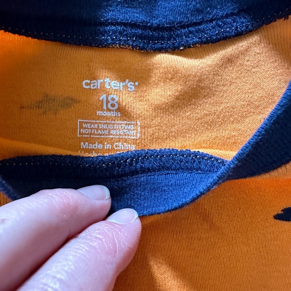 Carters 18m 2 pajama sets long sleeve with pants and shorts with short sleeves. - Picture 4 of 7